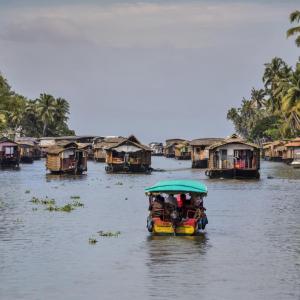 SAILING AT KERALA BACKWATERS SOUTH INDIA - 2